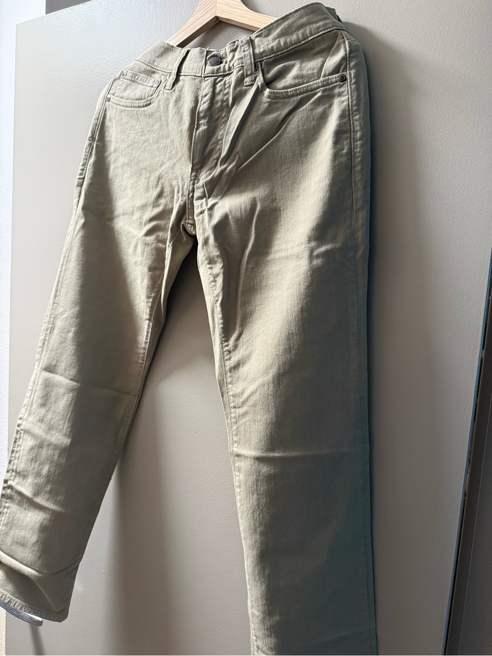 Men's Casual Straight-Leg Pants in Light Khaki